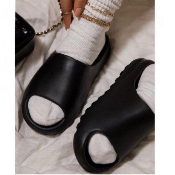 Shoes - Lounge Slide Sandal in Black